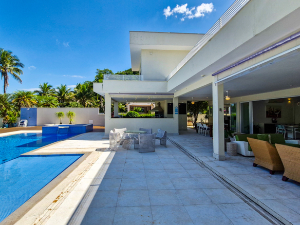 Casa para venda pé na areia, Condomínio Cocanha, contendo 09 suítes, com 803m²
