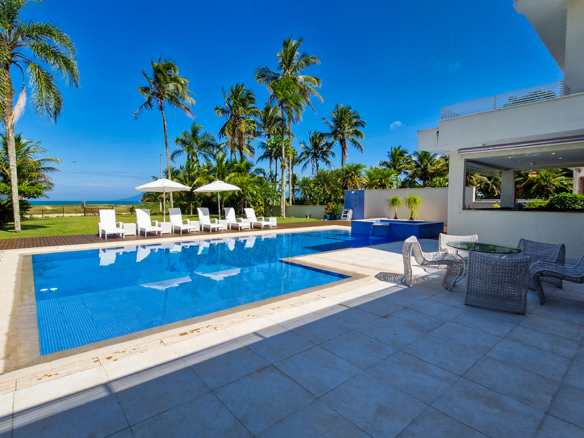 Casa para venda pé na areia, Condomínio Cocanha, contendo 09 suítes, com 803m²