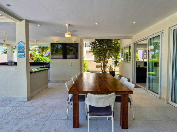 Casa para venda pé na areia, Condomínio Cocanha, contendo 09 suítes, com 803m²
