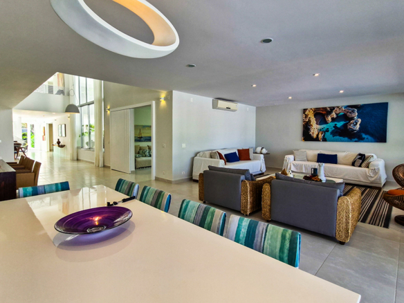 Casa para venda pé na areia, Condomínio Cocanha, contendo 09 suítes, com 803m²