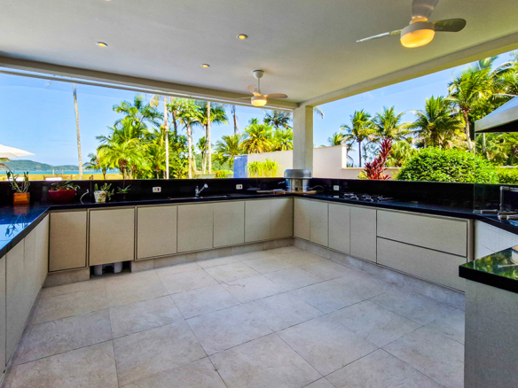 Casa para venda pé na areia, Condomínio Cocanha, contendo 09 suítes, com 803m²