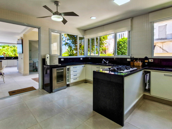 Casa para venda pé na areia, Condomínio Cocanha, contendo 09 suítes, com 803m²