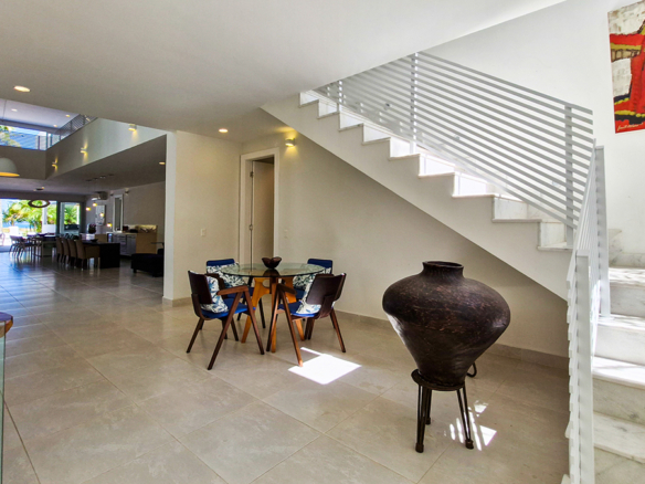 Casa para venda pé na areia, Condomínio Cocanha, contendo 09 suítes, com 803m²