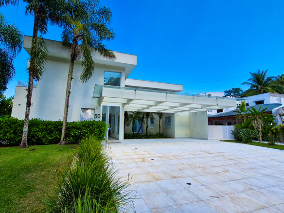 Casa para venda pé na areia, Condomínio Cocanha, contendo 09 suítes, com 803m²