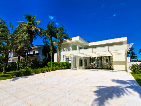 Casa para venda pé na areia, Condomínio Cocanha, contendo 09 suítes, com 803m²