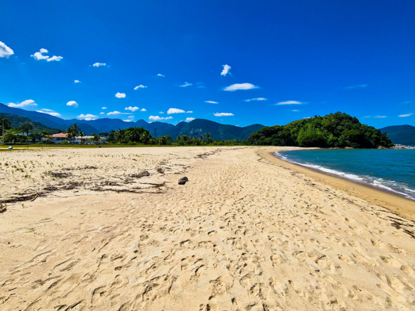 Casa para venda pé na areia, Condomínio Cocanha, contendo 09 suítes, com 803m²