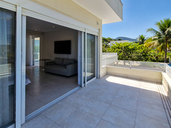 Casa para venda pé na areia, Condomínio Cocanha, contendo 09 suítes, com 803m²