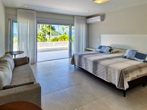 Casa para venda pé na areia, Condomínio Cocanha, contendo 09 suítes, com 803m²