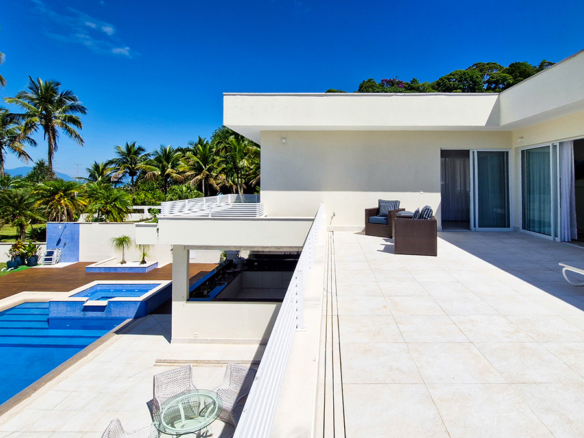 Casa para venda pé na areia, Condomínio Cocanha, contendo 09 suítes, com 803m²