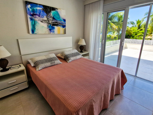 Casa para venda pé na areia, Condomínio Cocanha, contendo 09 suítes, com 803m²