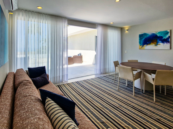 Casa para venda pé na areia, Condomínio Cocanha, contendo 09 suítes, com 803m²
