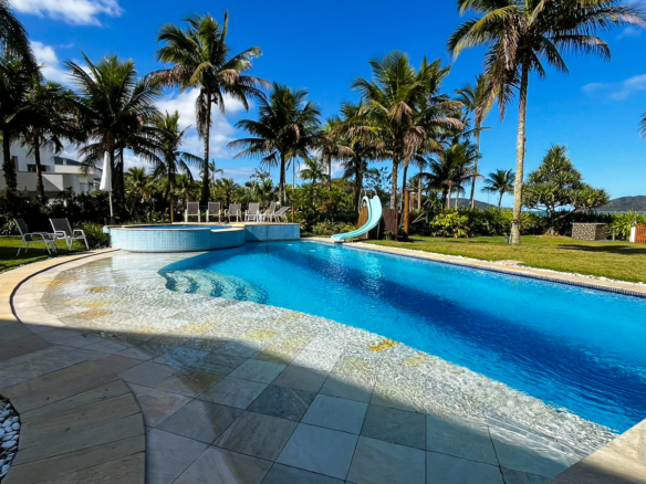 Casa de Condomínio para Aluguel com 7 quartos, em COCANHA com 950m²