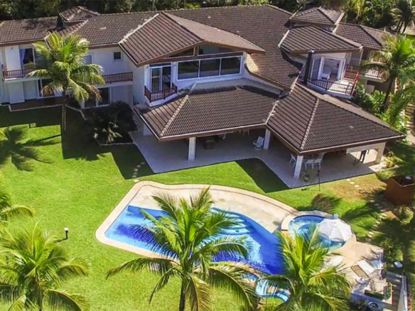 Casa de Condomínio para Aluguel com 7 quartos, em COCANHA com 950m²