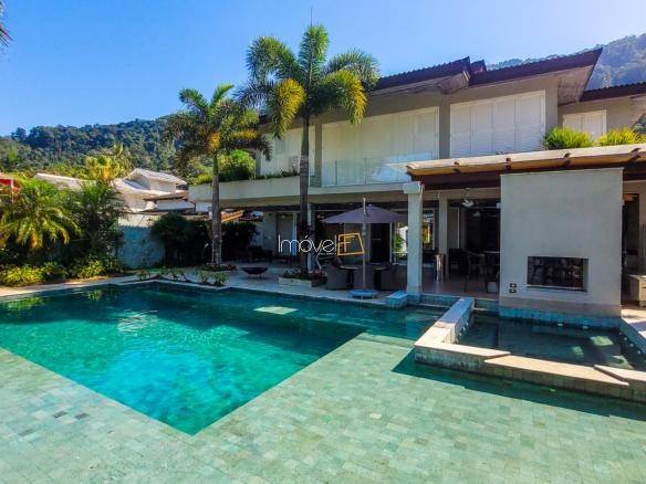 Casa no Condomínio Costa Verde Tabatinga com 8 suítes, na Praia de Tabatinga com 700m²