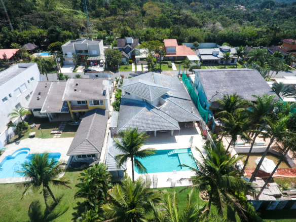 Casa no Condomínio Costa Verde Tabatinga com 05 suítes, na Praia de Tabatinga com 400m²
