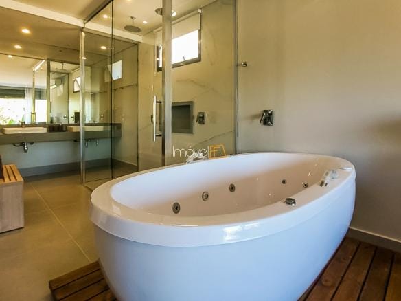 Casa no Condomínio Costa Verde Tabatinga com 9 suítes, na Praia de Tabatinga com 600m²