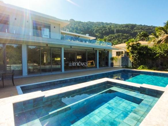 Casa no Condomínio Costa Verde Tabatinga com 9 suítes, na Praia de Tabatinga com 600m²