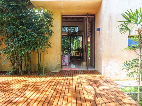 Casa na Praia da Armação em Condomínio para Venda com 5 quartos, em Ilhabela com 850m²
