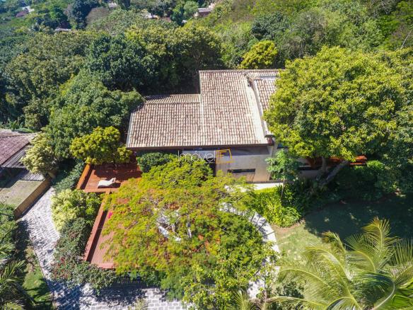 Casa na Praia da Armação em Condomínio para Venda com 5 quartos, em Ilhabela com 850m²