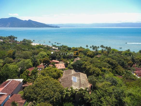 Casa na Praia da Armação em Condomínio para Venda com 5 quartos, em Ilhabela com 850m²