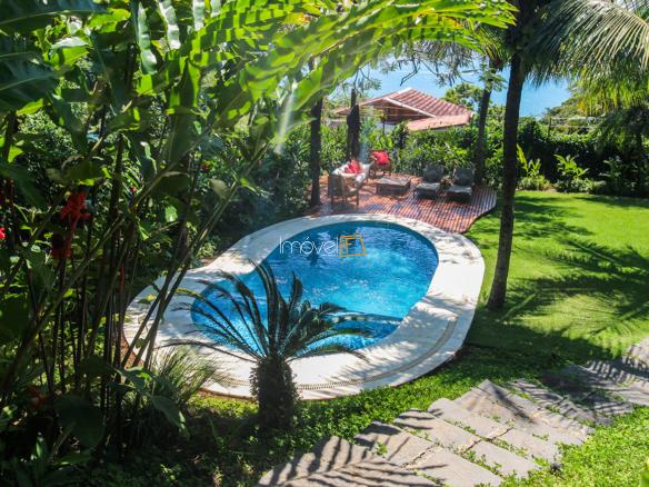 Casa na Praia da Armação em Condomínio para Venda com 5 quartos, em Ilhabela com 850m²