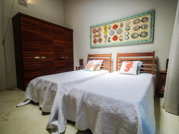 Casa na Praia da Armação em Condomínio para Venda com 5 quartos, em Ilhabela com 850m²