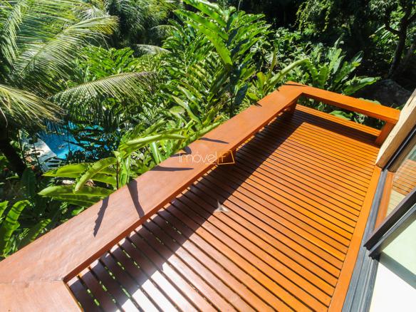 Casa na Praia da Armação em Condomínio para Venda com 5 quartos, em Ilhabela com 850m²