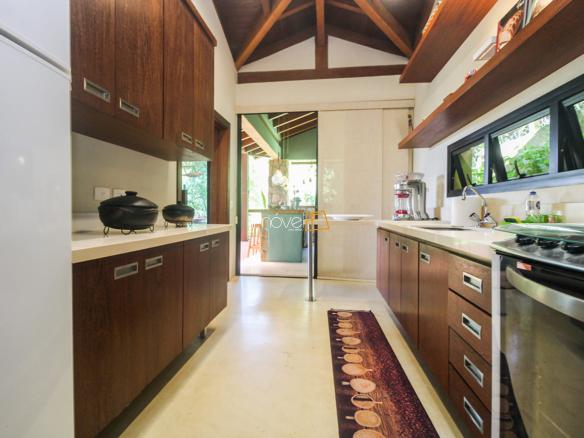 Casa na Praia da Armação em Condomínio para Venda com 5 quartos, em Ilhabela com 850m²