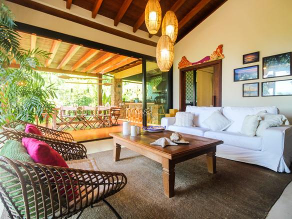 Casa na Praia da Armação em Condomínio para Venda com 5 quartos, em Ilhabela com 850m²