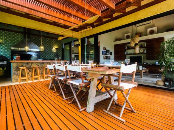 Casa na Praia da Armação em Condomínio para Venda com 5 quartos, em Ilhabela com 850m²