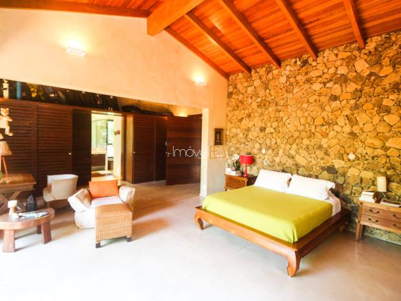 Casa na Praia da Armação em Condomínio para Venda com 5 quartos, em Ilhabela com 850m²