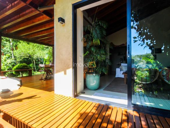 Casa na Praia da Armação em Condomínio para Venda com 5 quartos, em Ilhabela com 850m²