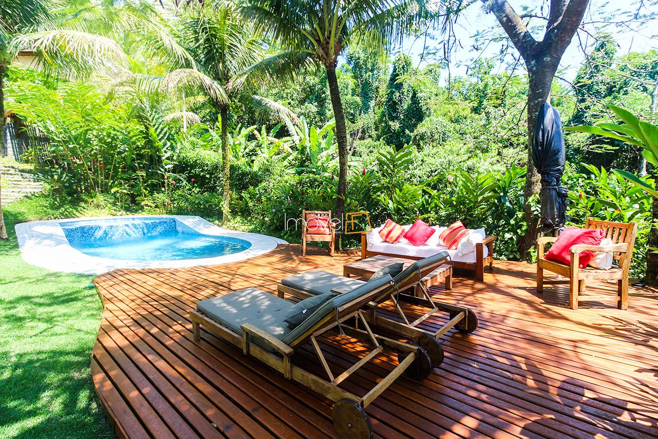 ILHABELA-48 Casa na Praia da Armação em Condomínio para Venda com 5 quartos, em Ilhabela com 850m²