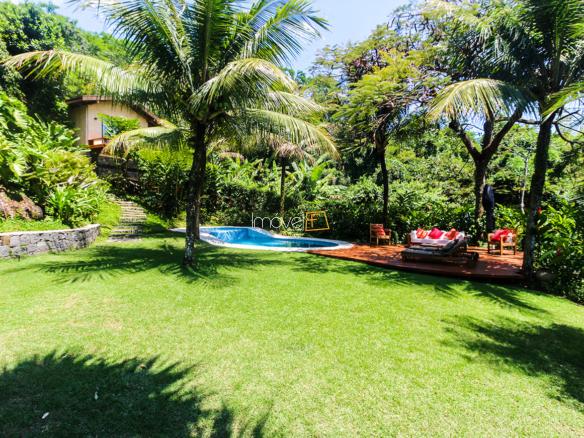 Casa na Praia da Armação em Condomínio para Venda com 5 quartos, em Ilhabela com 850m²