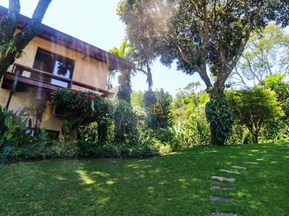 Casa na Praia da Armação em Condomínio para Venda com 5 quartos, em Ilhabela com 850m²