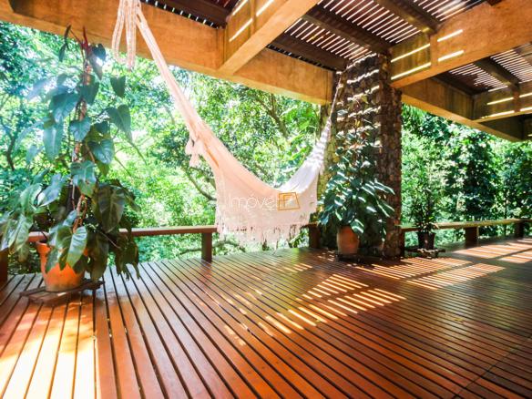 Casa na Praia da Armação em Condomínio para Venda com 5 quartos, em Ilhabela com 850m²