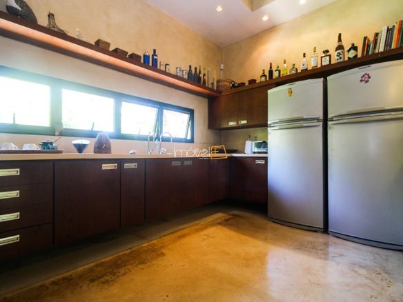 Casa na Praia da Armação em Condomínio para Venda com 5 quartos, em Ilhabela com 850m²