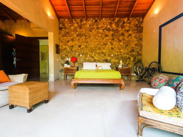 Casa na Praia da Armação em Condomínio para Venda com 5 quartos, em Ilhabela com 850m²