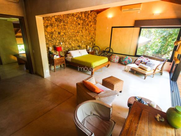 Casa na Praia da Armação em Condomínio para Venda com 5 quartos, em Ilhabela com 850m²