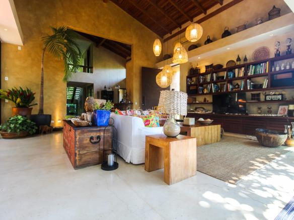 Casa na Praia da Armação em Condomínio para Venda com 5 quartos, em Ilhabela com 850m²