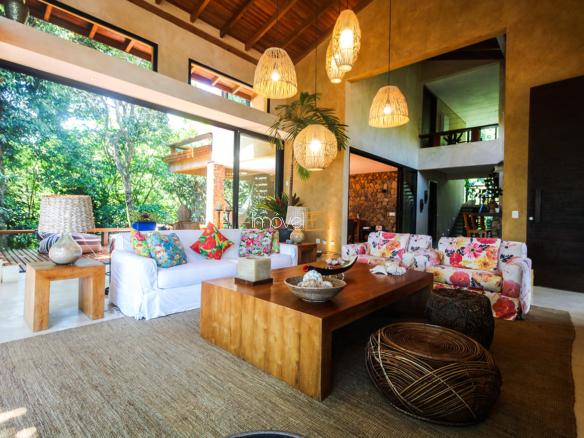 Casa na Praia da Armação em Condomínio para Venda com 5 quartos, em Ilhabela com 850m²