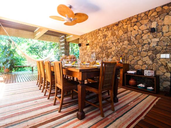 Casa na Praia da Armação em Condomínio para Venda com 5 quartos, em Ilhabela com 850m²