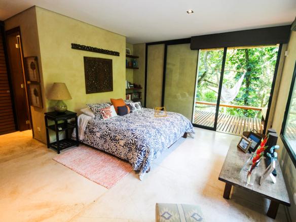 Casa na Praia da Armação em Condomínio para Venda com 5 quartos, em Ilhabela com 850m²
