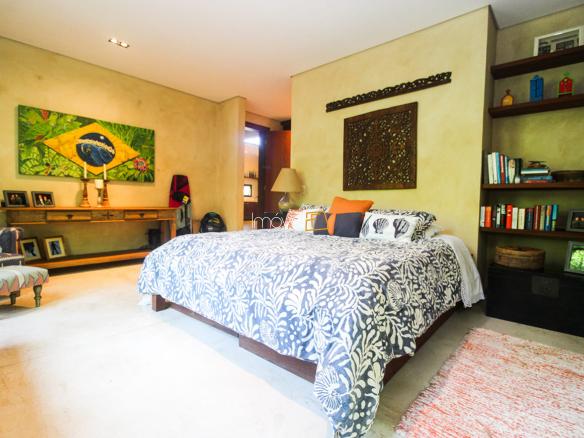 Casa na Praia da Armação em Condomínio para Venda com 5 quartos, em Ilhabela com 850m²