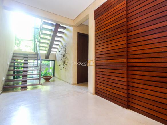 Casa na Praia da Armação em Condomínio para Venda com 5 quartos, em Ilhabela com 850m²