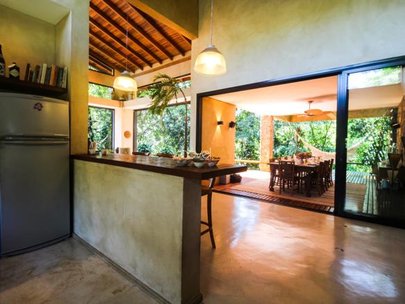 Casa na Praia da Armação em Condomínio para Venda com 5 quartos, em Ilhabela com 850m²