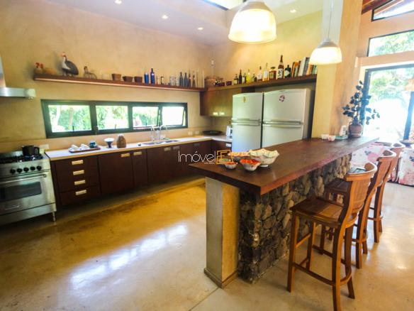 Casa na Praia da Armação em Condomínio para Venda com 5 quartos, em Ilhabela com 850m²