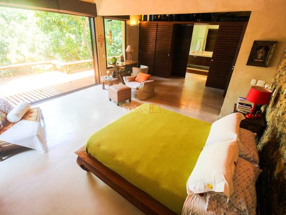 Casa na Praia da Armação em Condomínio para Venda com 5 quartos, em Ilhabela com 850m²
