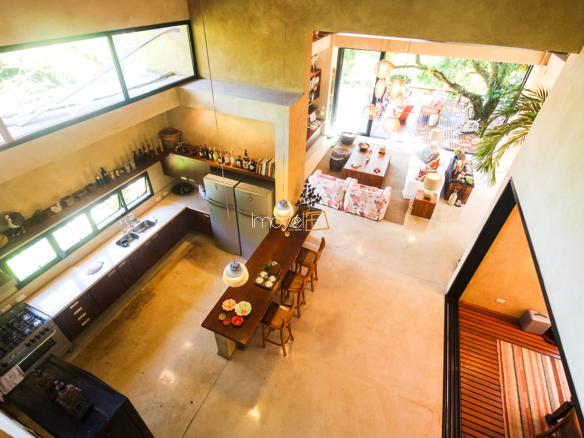 Casa na Praia da Armação em Condomínio para Venda com 5 quartos, em Ilhabela com 850m²