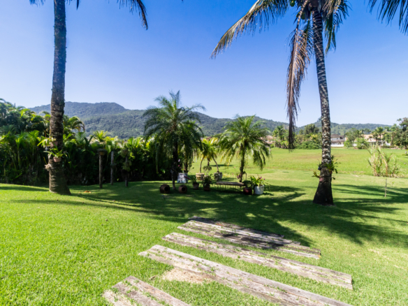 Casa no Condomínio Costa Verde Tabatinga com 05 suítes, na Praia de Tabatinga com 400m²